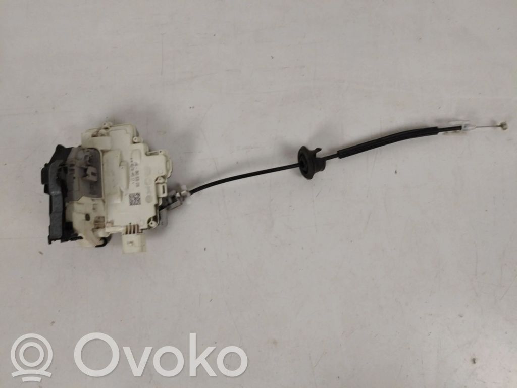 Volkswagen Touareg II Rear door lock 
