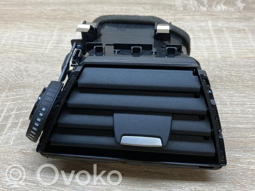 BMW 3 F30 F35 F31 Boczna kratka nawiewu deski rozdzielczej 