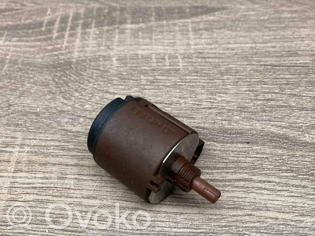 Light switch   8363684,530893