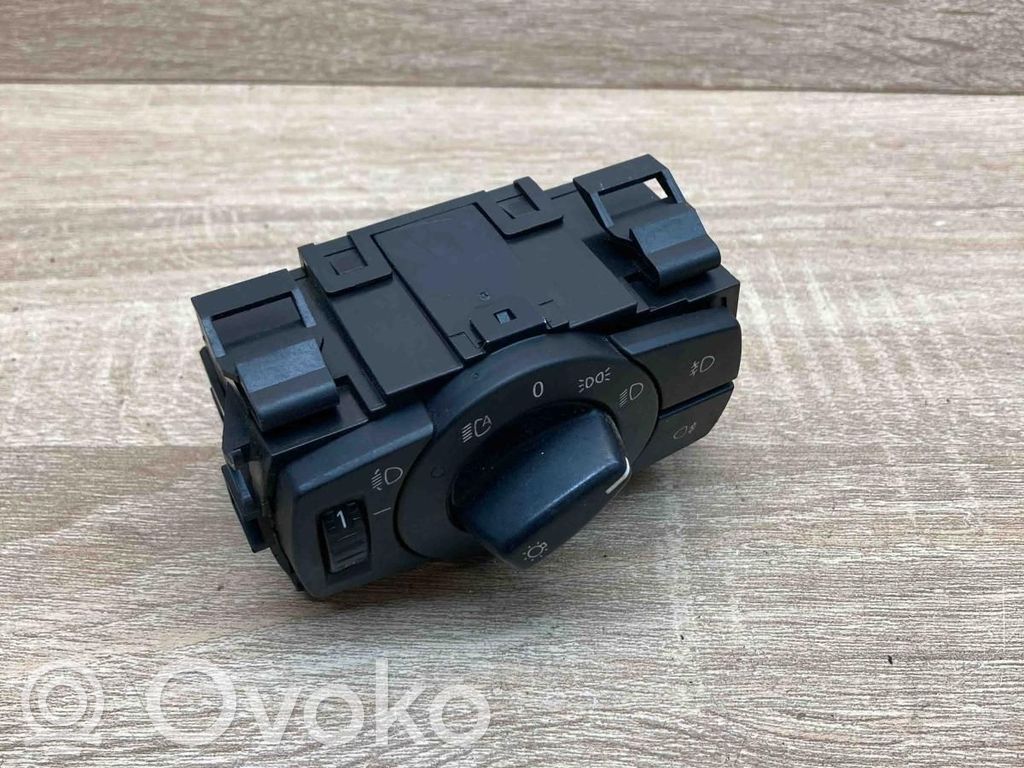 Light switch   6932792,33600101