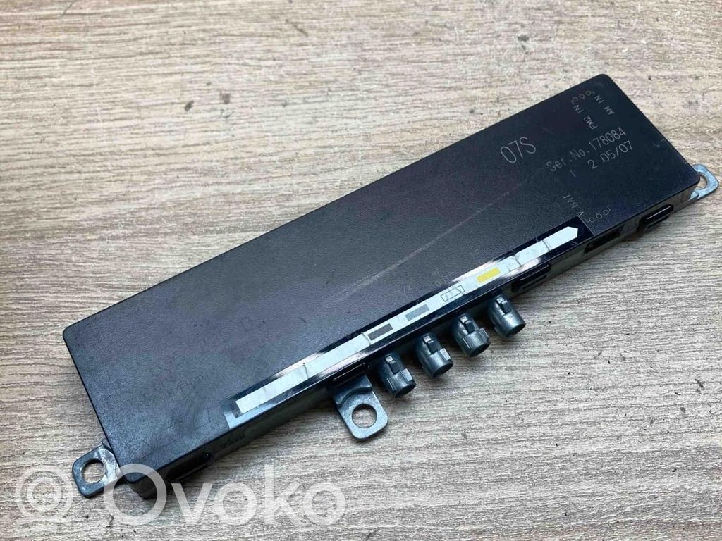 Audi A6 S6 C6 4F Antenos stiprintuvas 