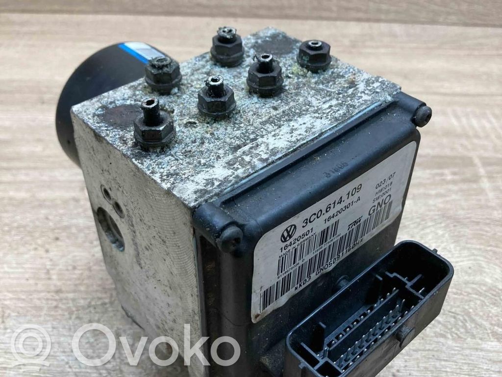 Volkswagen PASSAT B6 ABS Pump 