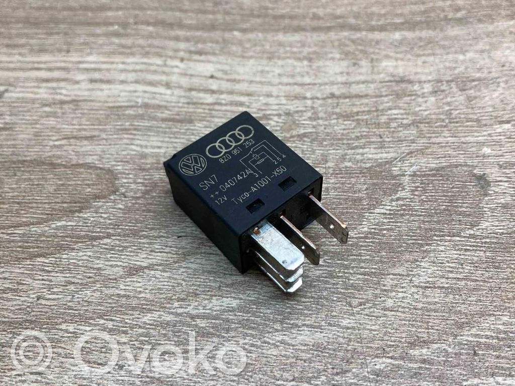 Volkswagen PASSAT B5 Other relay 