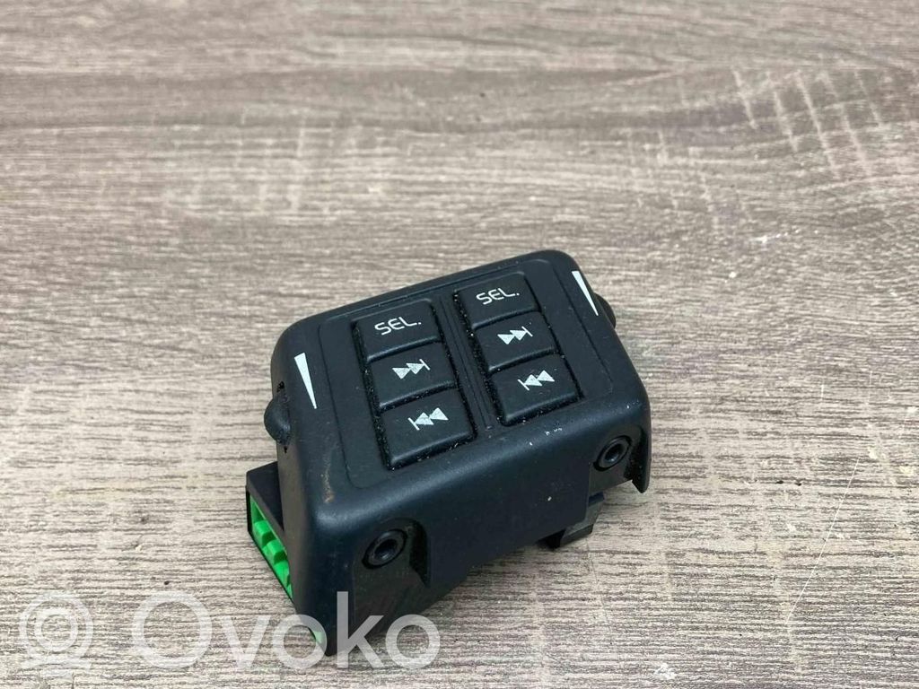 Volvo XC90 Steering wheel buttons/switches 