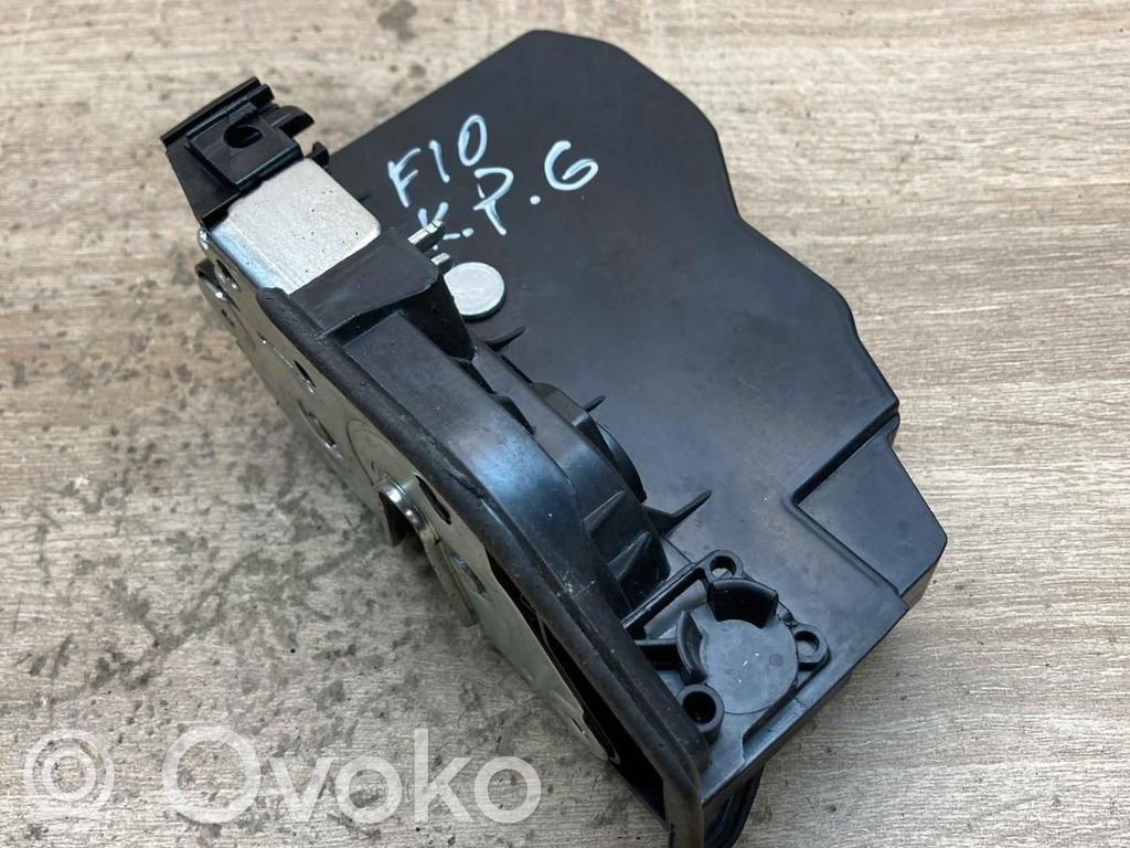 BMW 5 F10 F11 Galinių durų spyna 