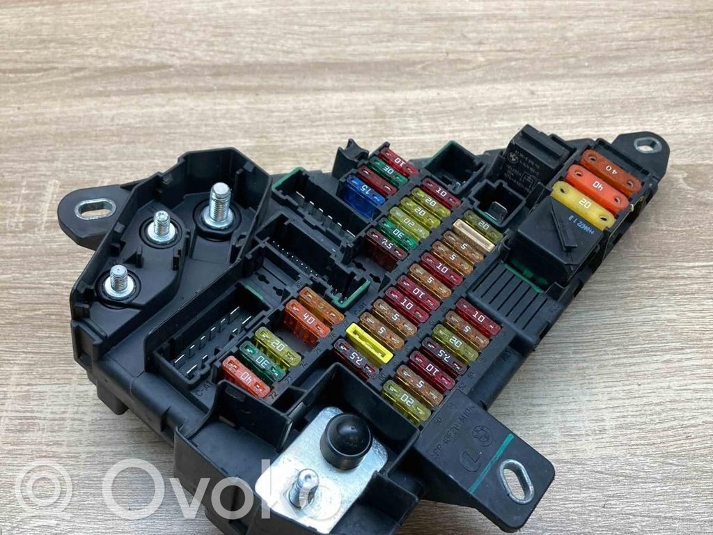 BMW 5 E60 E61 Saugiklių blokas 