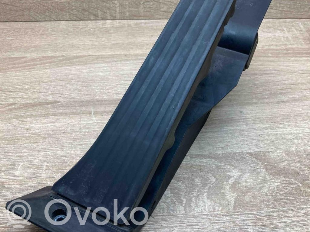 Accelerator throttle pedal   6766930,25916010
