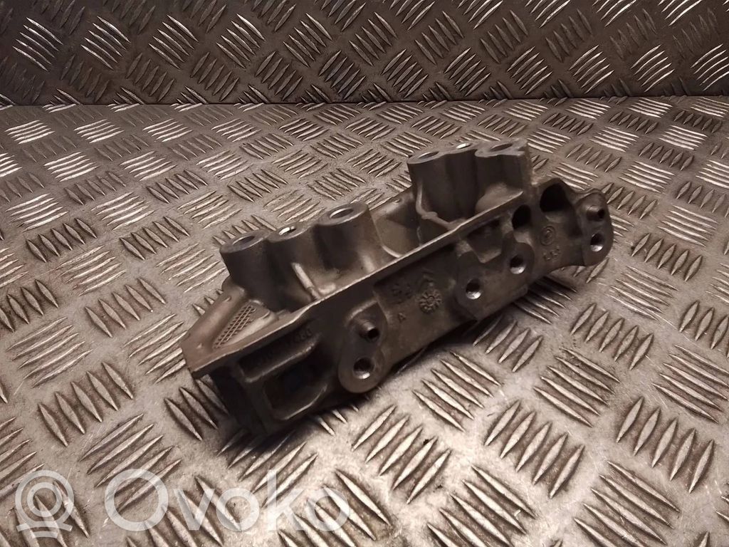 Peugeot 308 Engine mounting bracket 