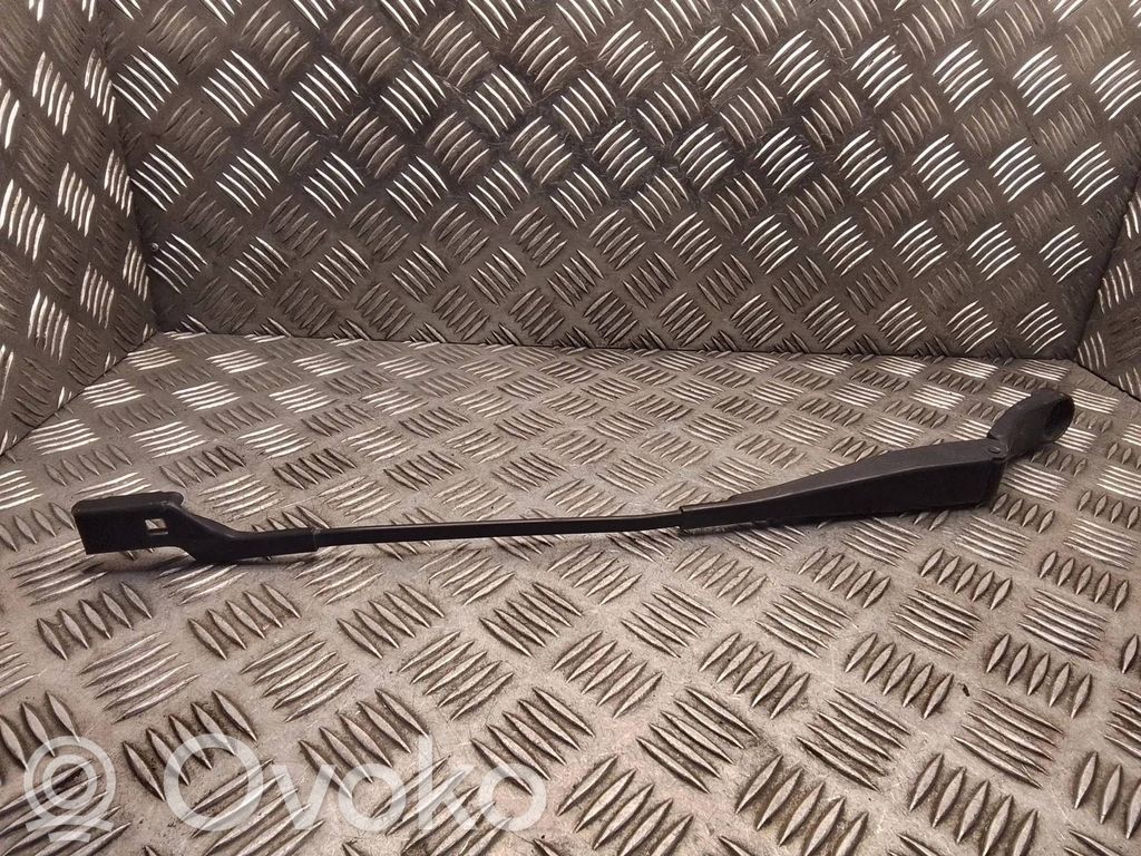 Peugeot 308 Front wiper blade arm 