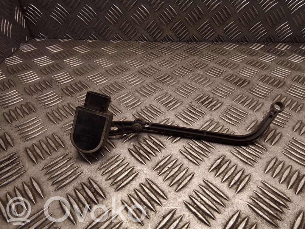 Czujnik poziomowania świateł osi przedniej   A0009050201,0683,181011