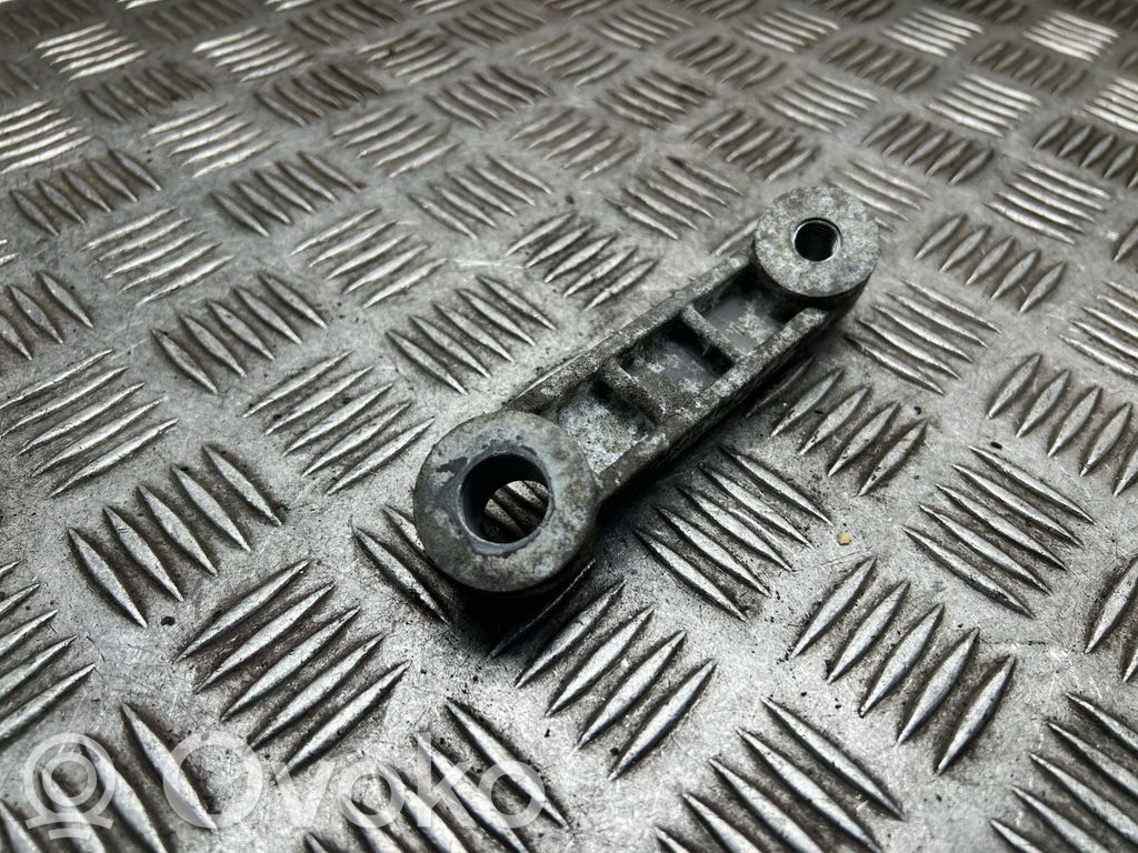 Opel Vivaro Engine mounting bracket 