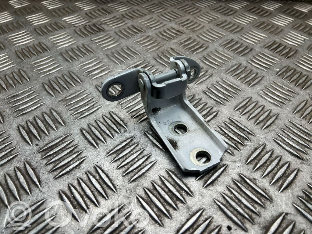 Toyota Auris E180 Takaoven alasarana 