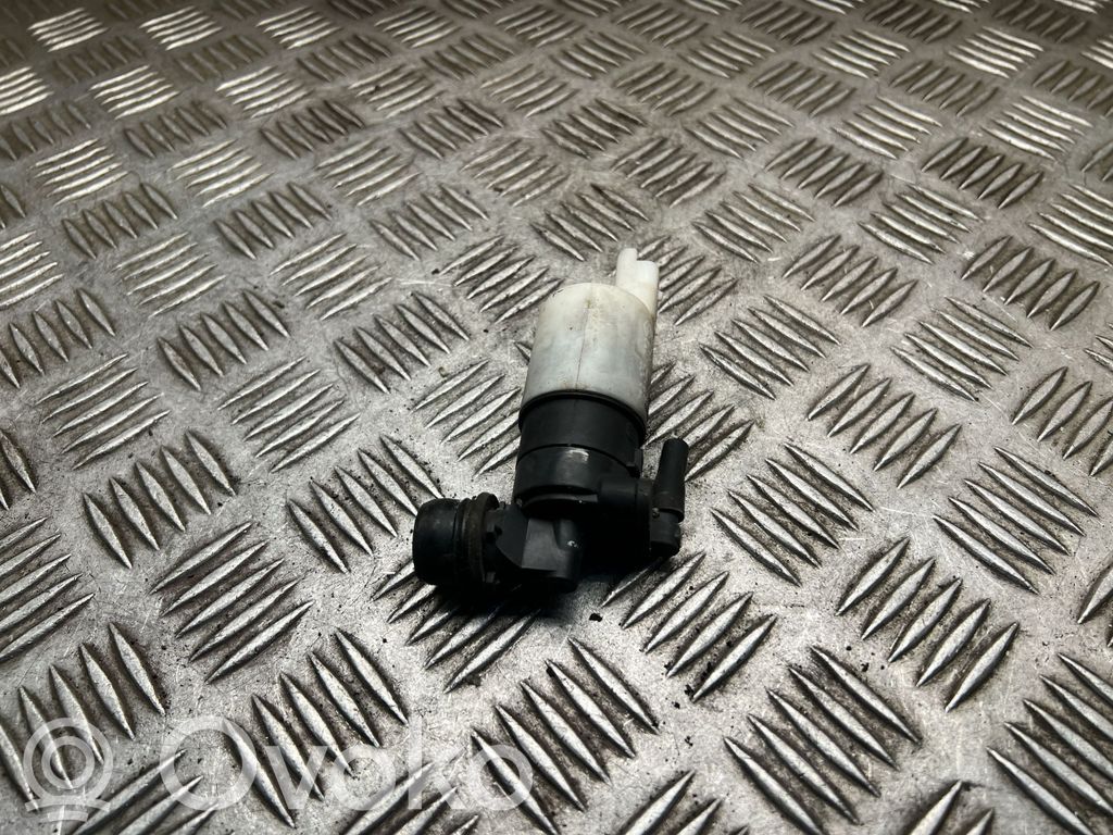 Opel Vivaro Windscreen/windshield washer pump 