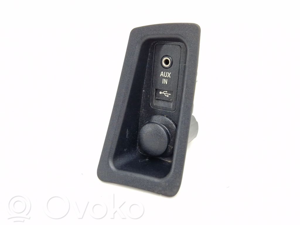 BMW 1 E81 E87 Разъем AUX 