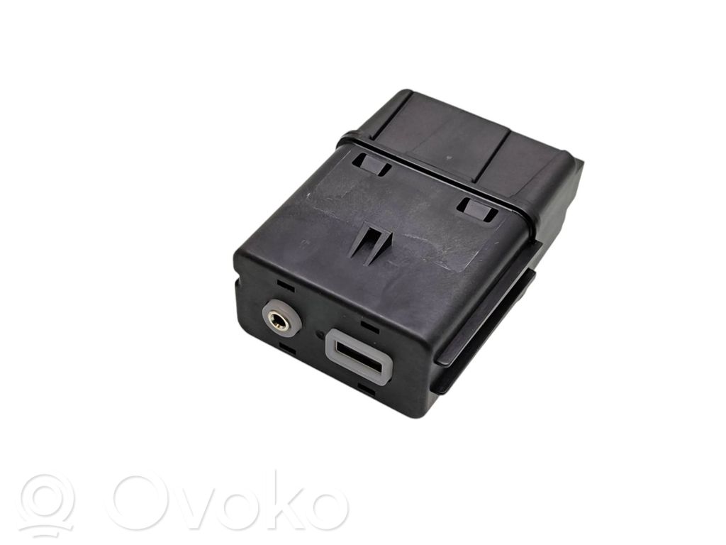Chrysler Pacifica USB socket connector 