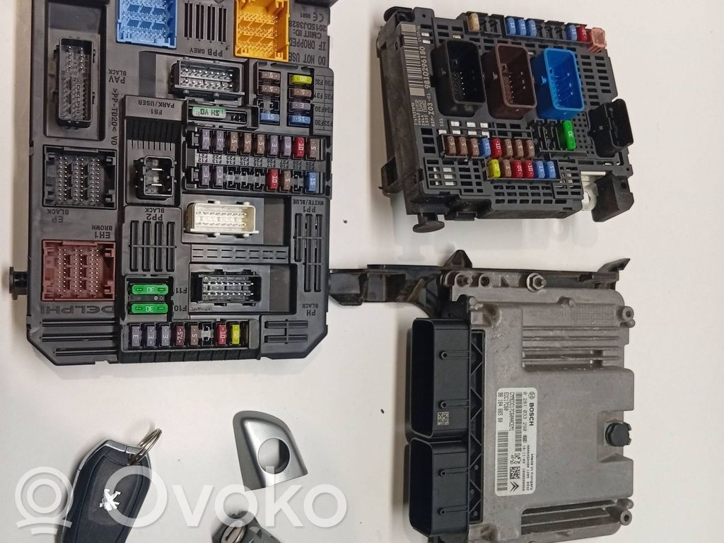 Peugeot 3008 II Juego de cerradura y set ECU del motor 