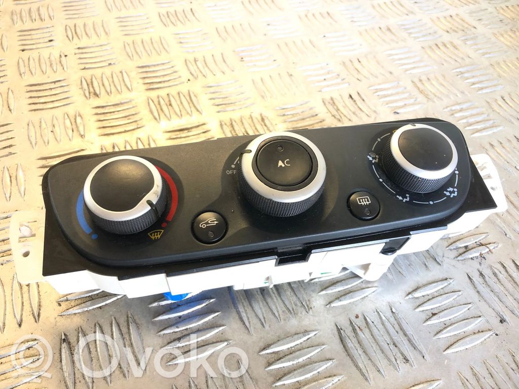 Renault Megane III Climate control unit 