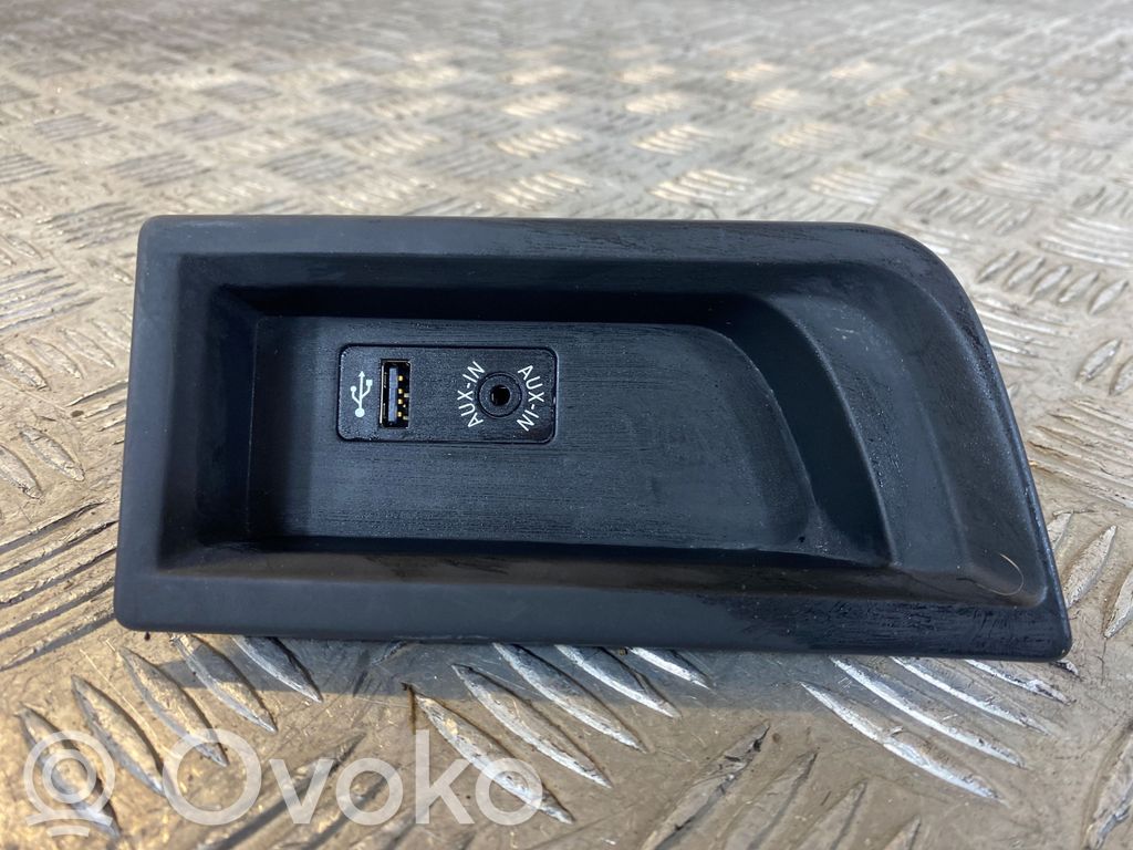 BMW 3 F30 F35 F31 Connettore plug in USB 