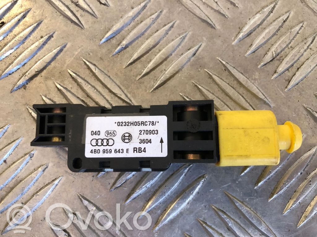 Audi A6 S6 C5 4B Czujnik uderzenia Airbag 