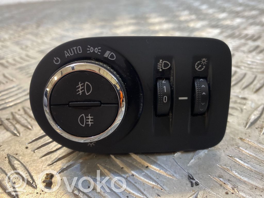 Opel Zafira C Light switch 