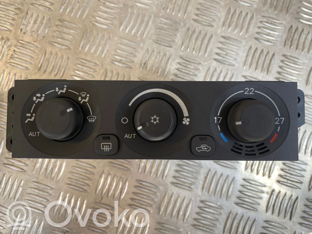 Mitsubishi Pajero Climate control unit 