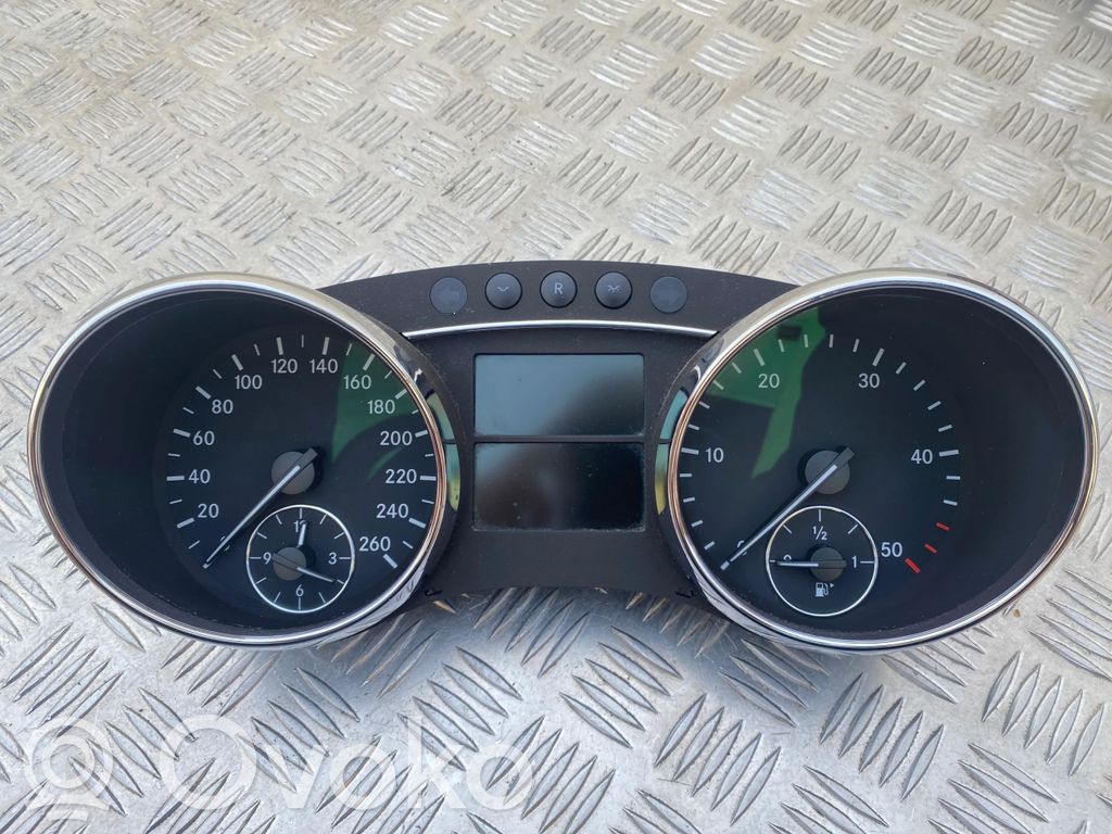 Mercedes-Benz R W251 Licznik / Prędkościomierz 