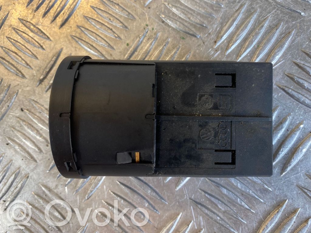 Volkswagen Polo IV 9N3 Interruttore luci 