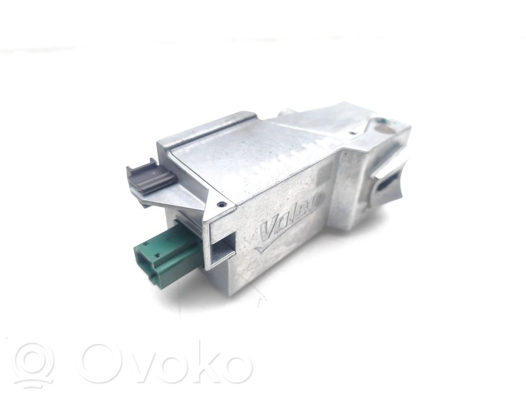 Ohjauspyörän lukitus   7G913F880FC,AV6N3F880