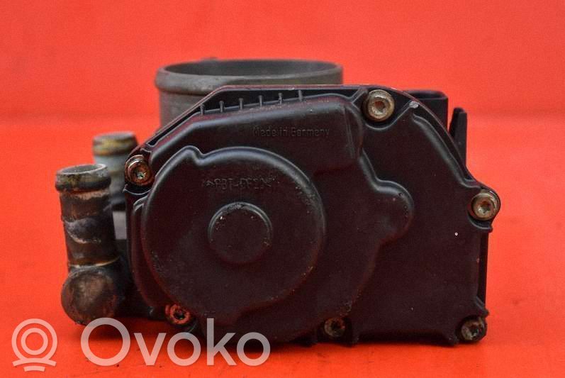 Audi A4 S4 B5 8D Valvola corpo farfallato 