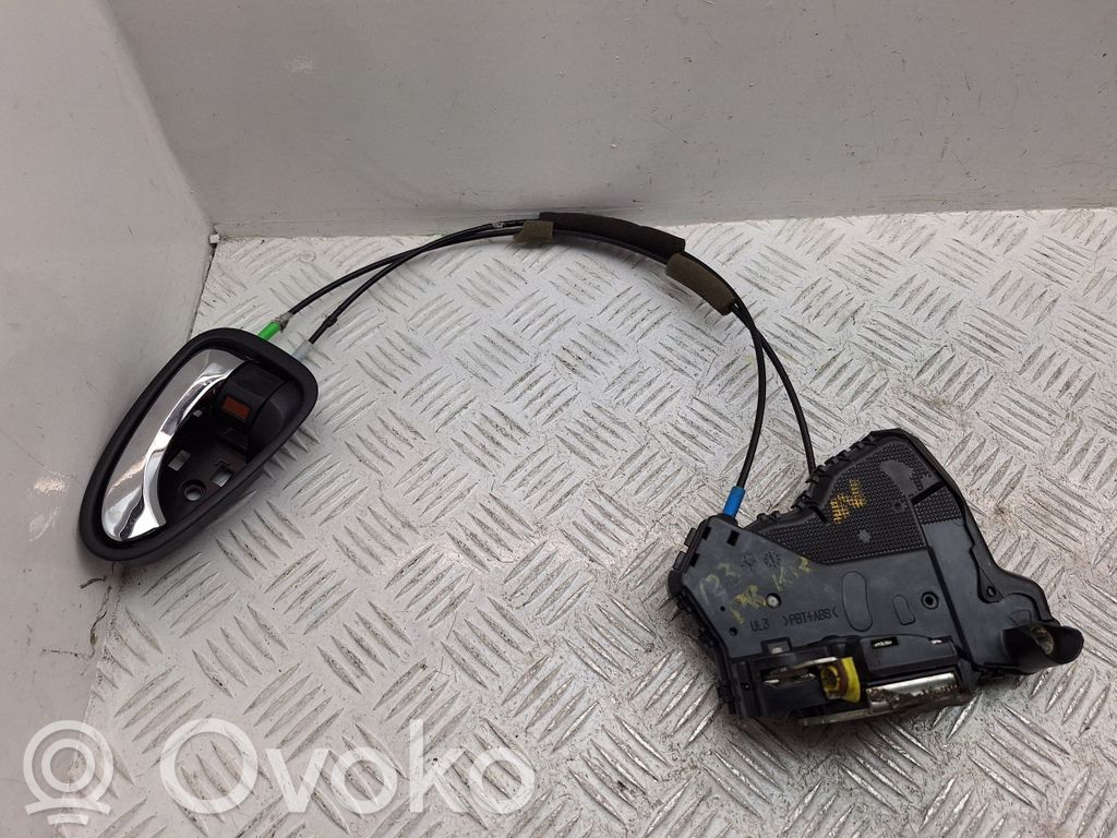 Toyota Avensis T270 Zamek drzwi przednich 