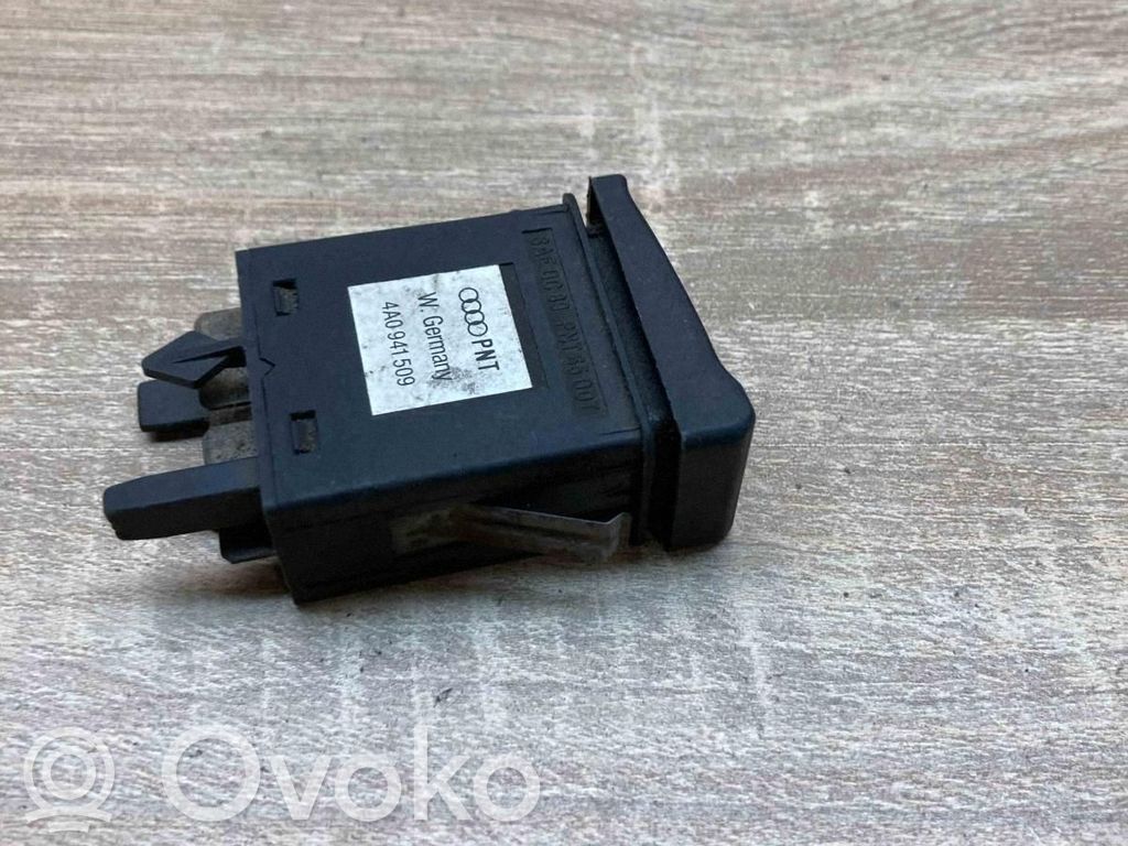 Audi 80 90 S2 B4 Hätävilkkujen kytkin 
