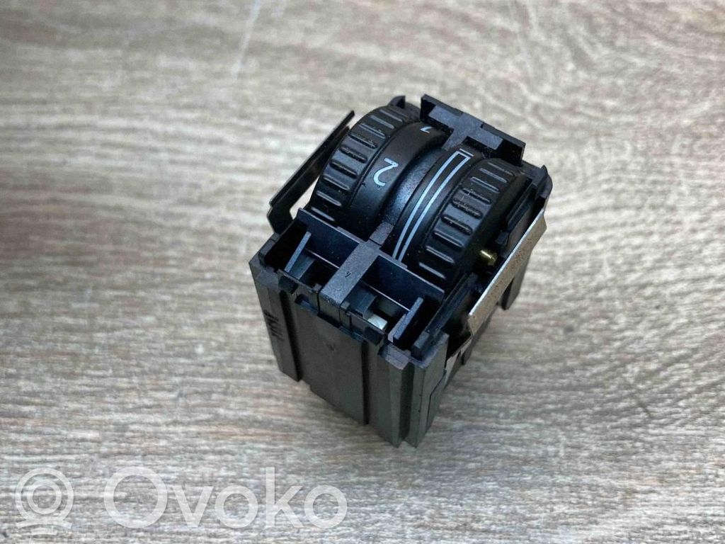 Volkswagen PASSAT B7 Comutator control nivel faruri 