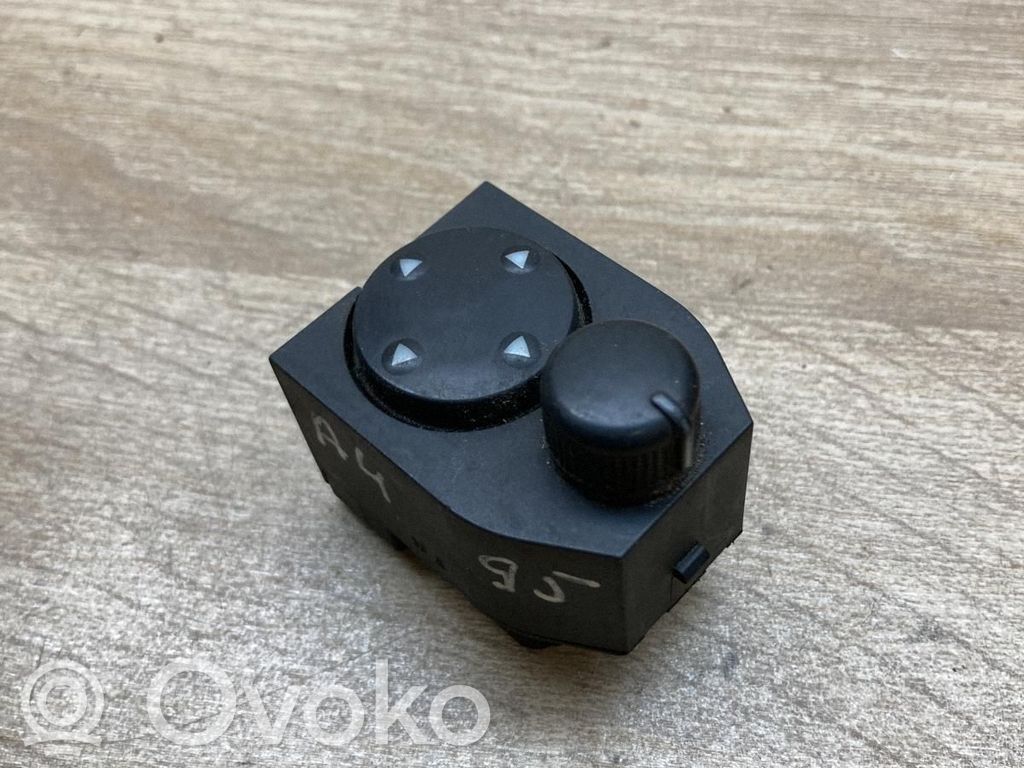 Audi A3 S3 8L Sivupeilin kytkin 