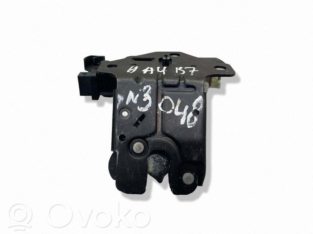 Audi A4 S4 B7 8E 8H Aizmugurējā pārsega slēdzene 