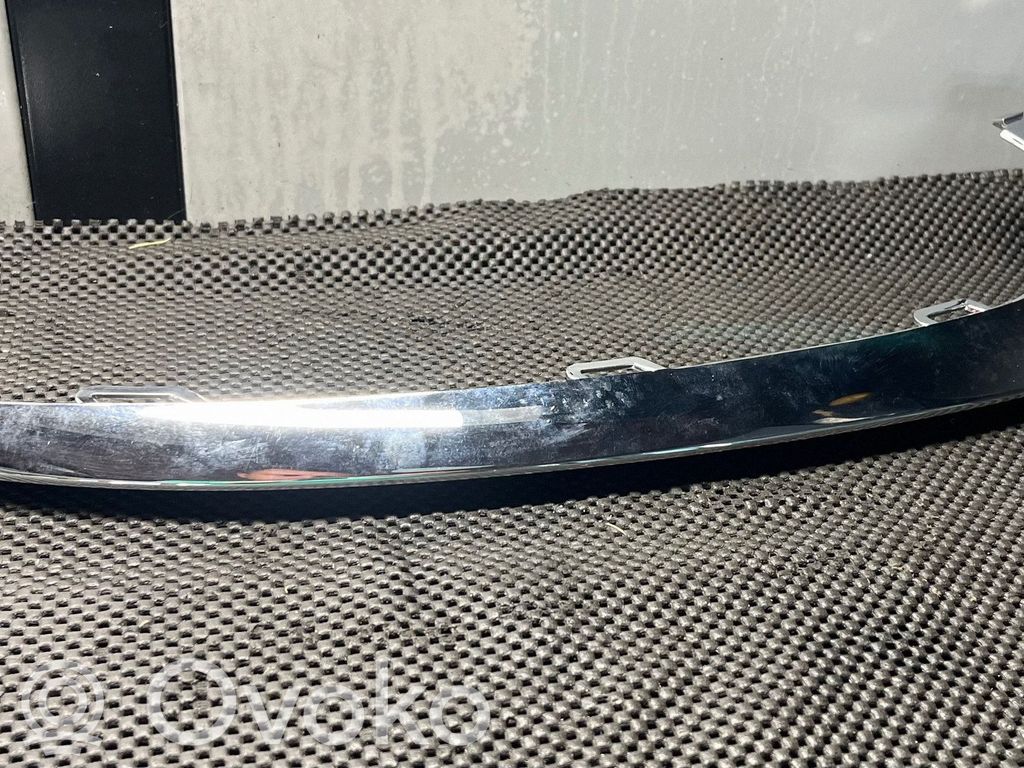 Mercedes-Benz C AMG W205 Modanatura separatore del paraurti anteriore