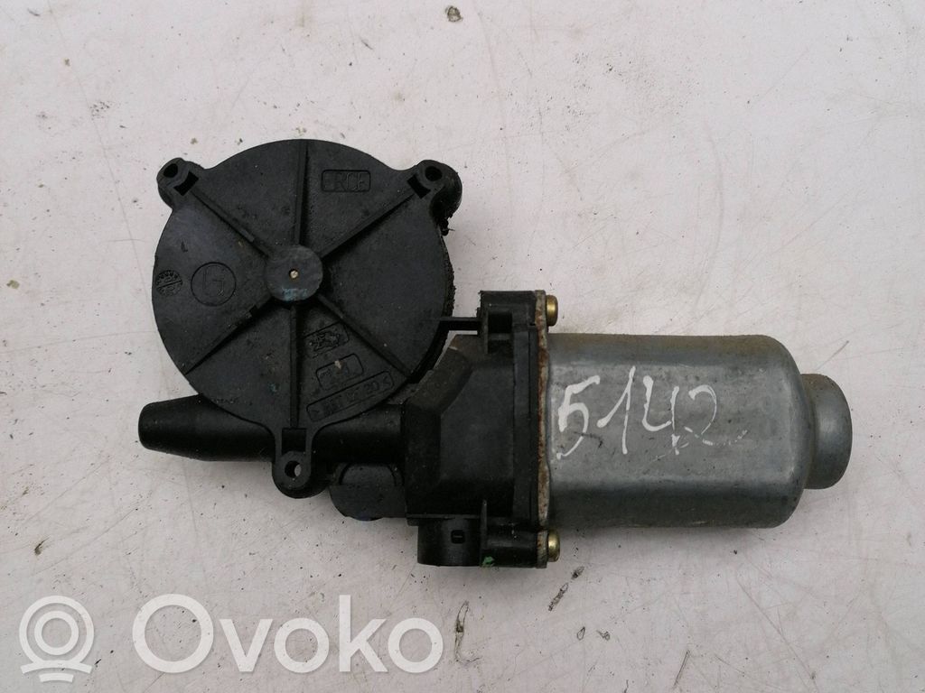 Nissan Almera N16 Moteur de lève-vitre de porte avant