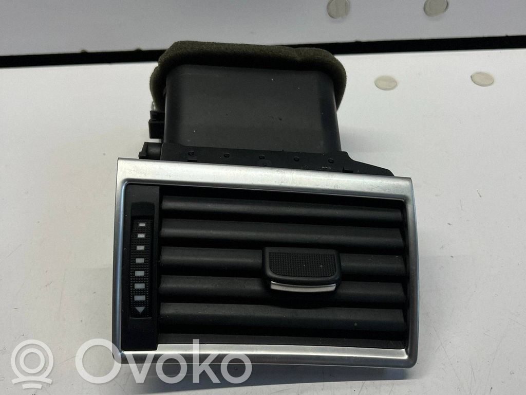 Audi A8 S8 D3 4E Kojelaudan sivutuuletussuuttimen kehys