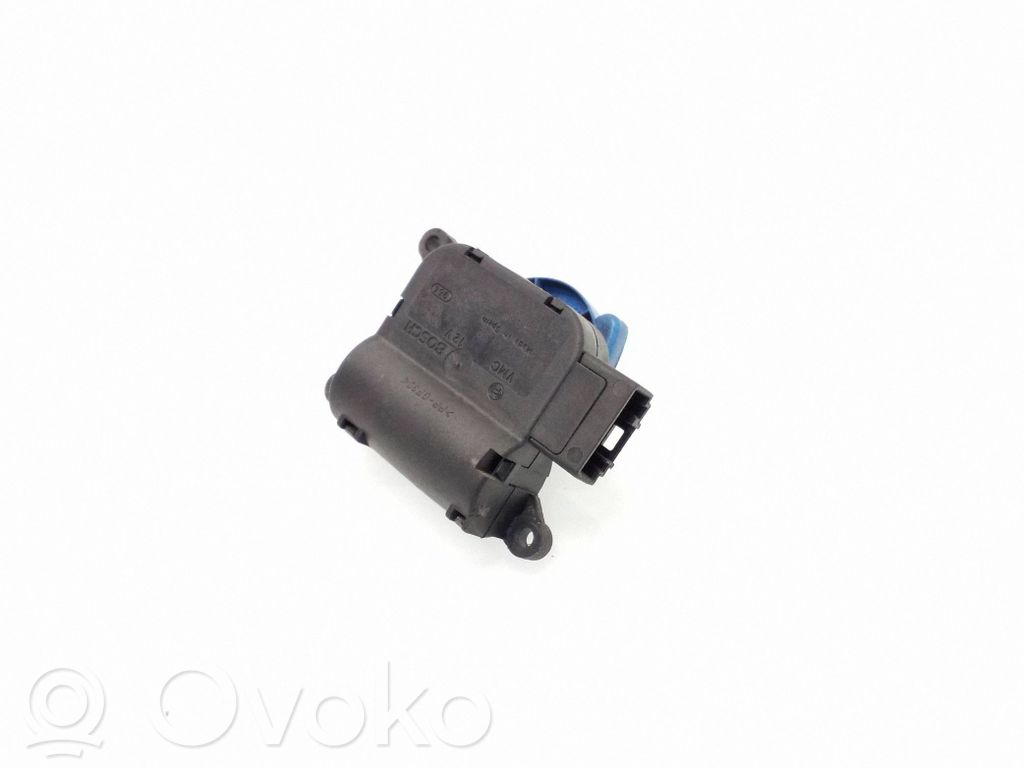 Audi A4 S4 B7 8E 8H Silniczek nagrzewnicy