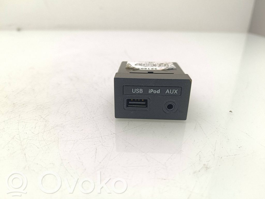 Hyundai i40 Conector priză AUX