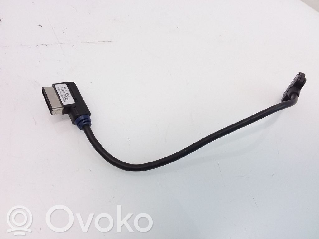 Mufă conector iPod   4F0051510K