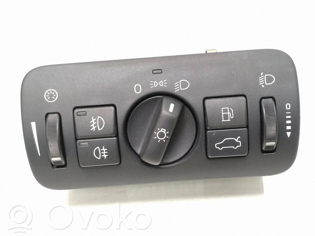 Light switch   30739415