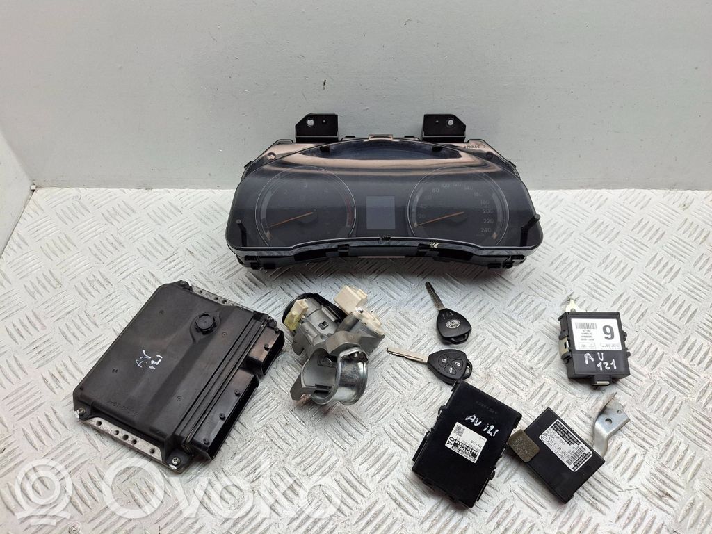Toyota Avensis T270 Komputer / Sterownik ECU i komplet kluczy 