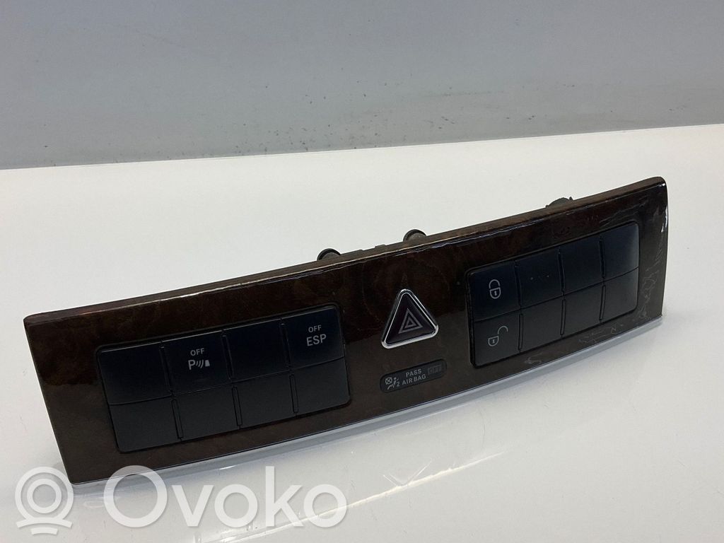 Mercedes-Benz C W203 Botón interruptor de luz de peligro