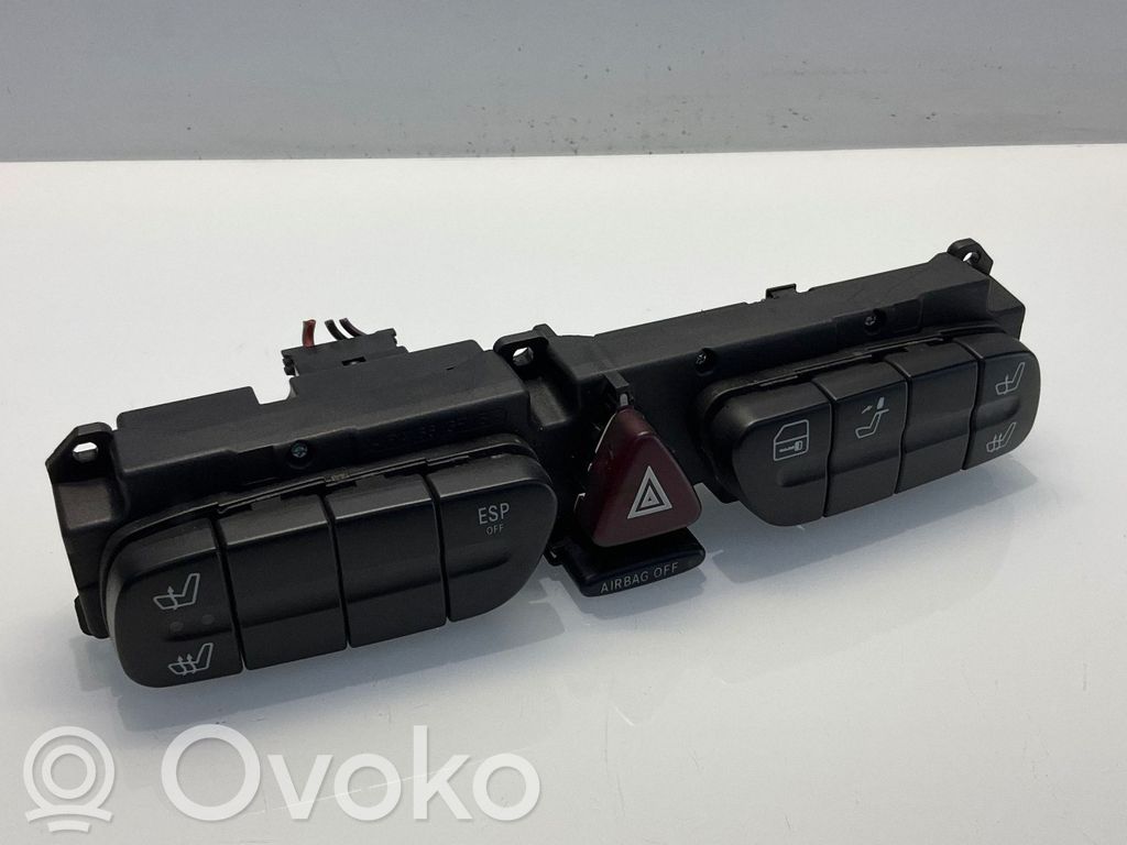 Mercedes-Benz C W203 Botón interruptor de luz de peligro