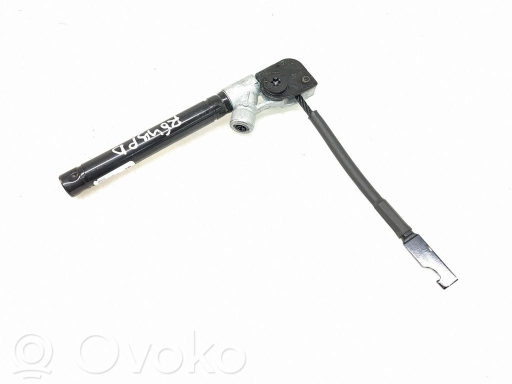 Tesla Model 3 Etuistuimen turvavyön solki 