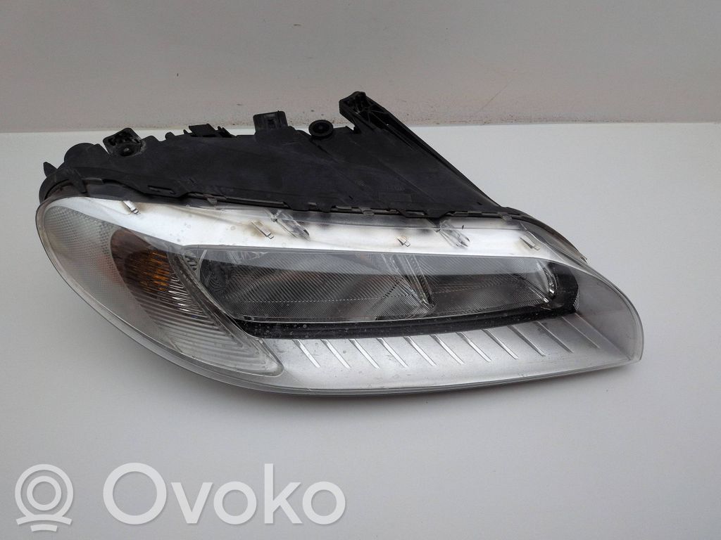 Volvo V70 Lampa przednia 