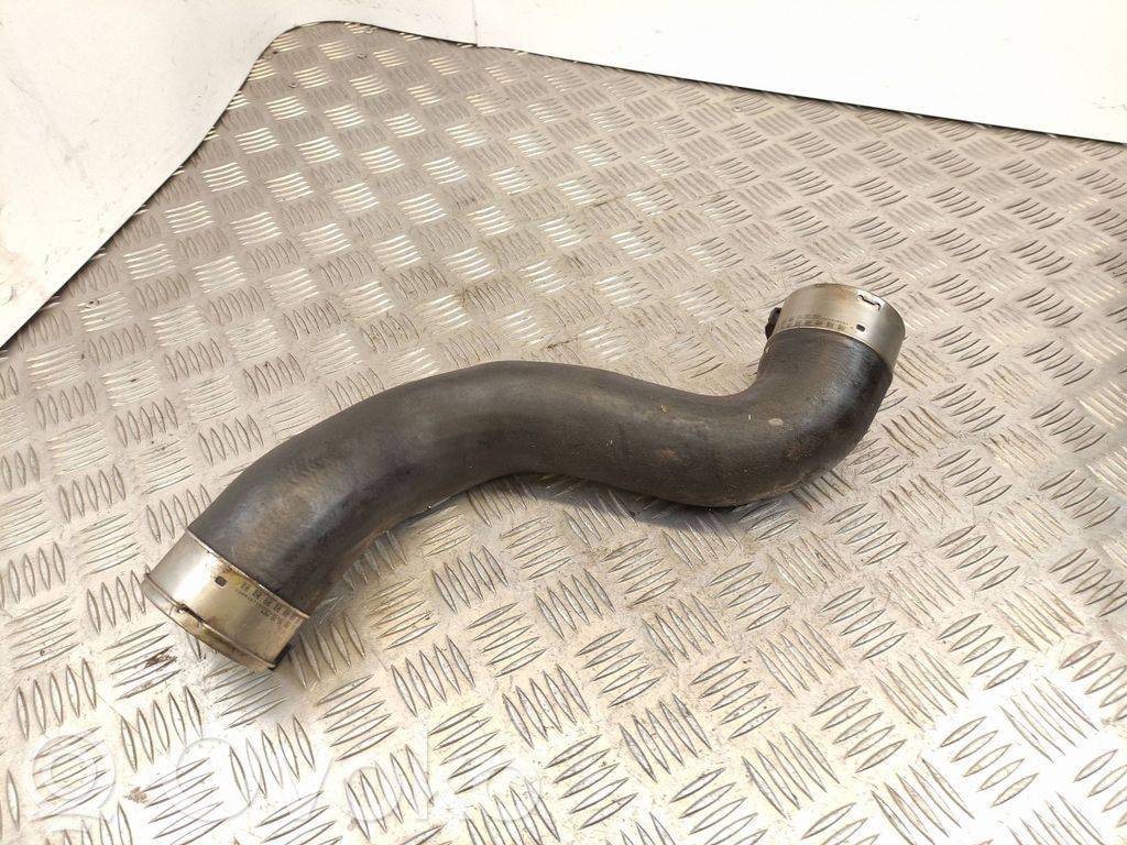 Mercedes-Benz C W204 Tube d'admission de tuyau de refroidisseur intermédiaire