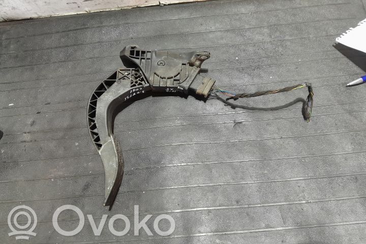 Accelerator throttle pedal   8W1723523