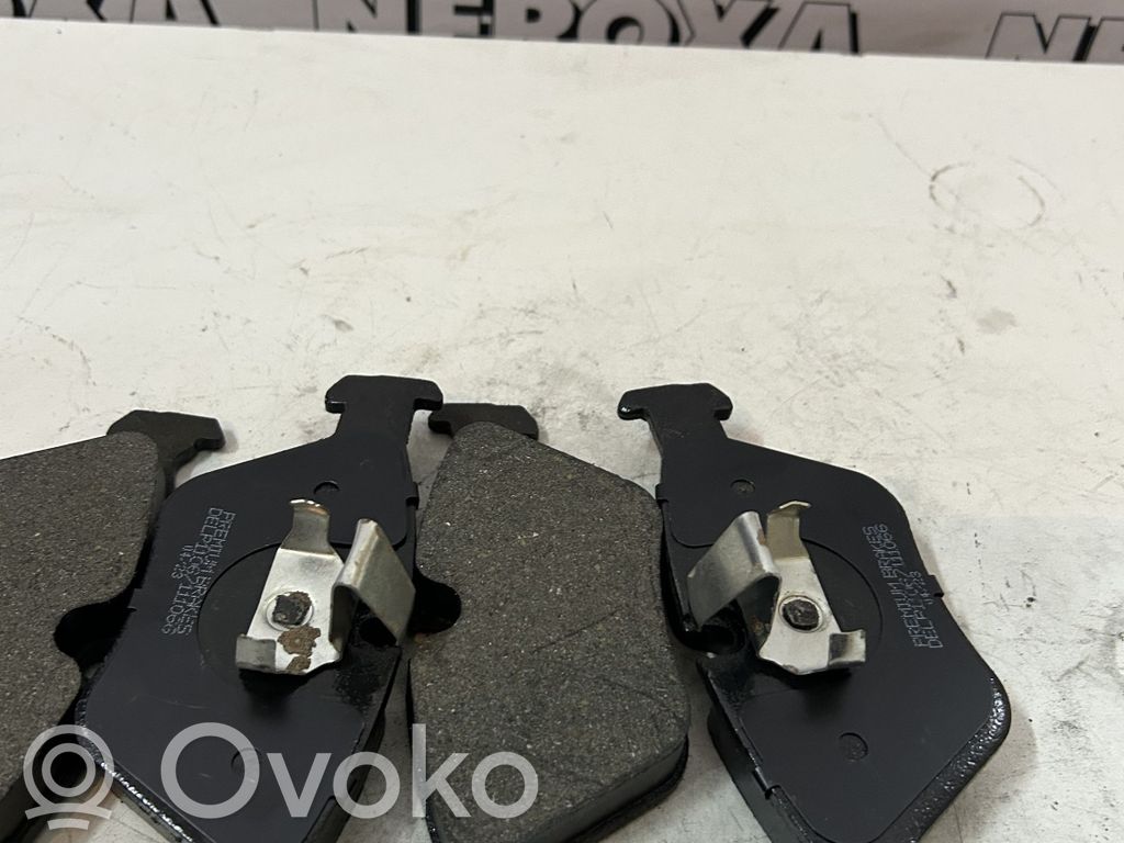 BMW 5 E39 Brake pads (front) 