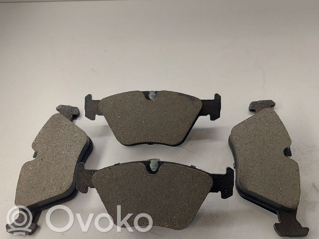BMW 5 E39 Brake pads (front) 
